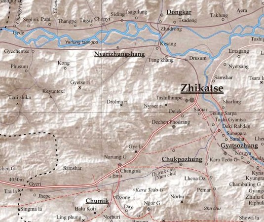 Lage von Chumig (Chumik) süd-westlich von Shigatse ( Zhikatse) (unterer Bildrand)
